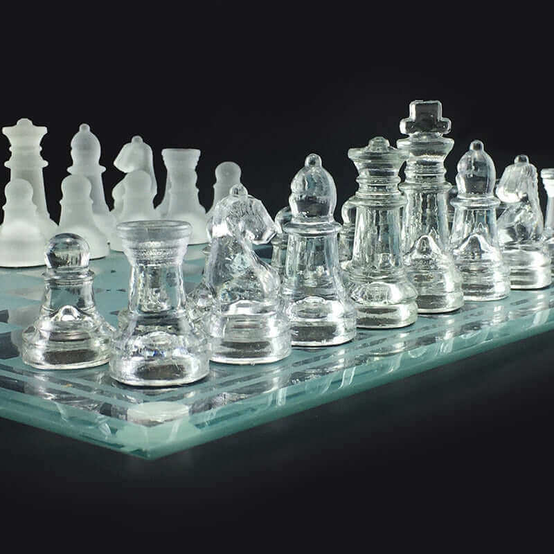 BowLift | Glass Chess Set