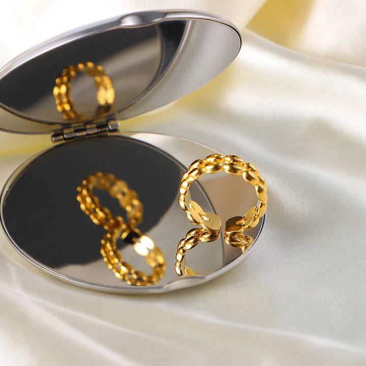 BowLift | 18k Oval Bead Ring