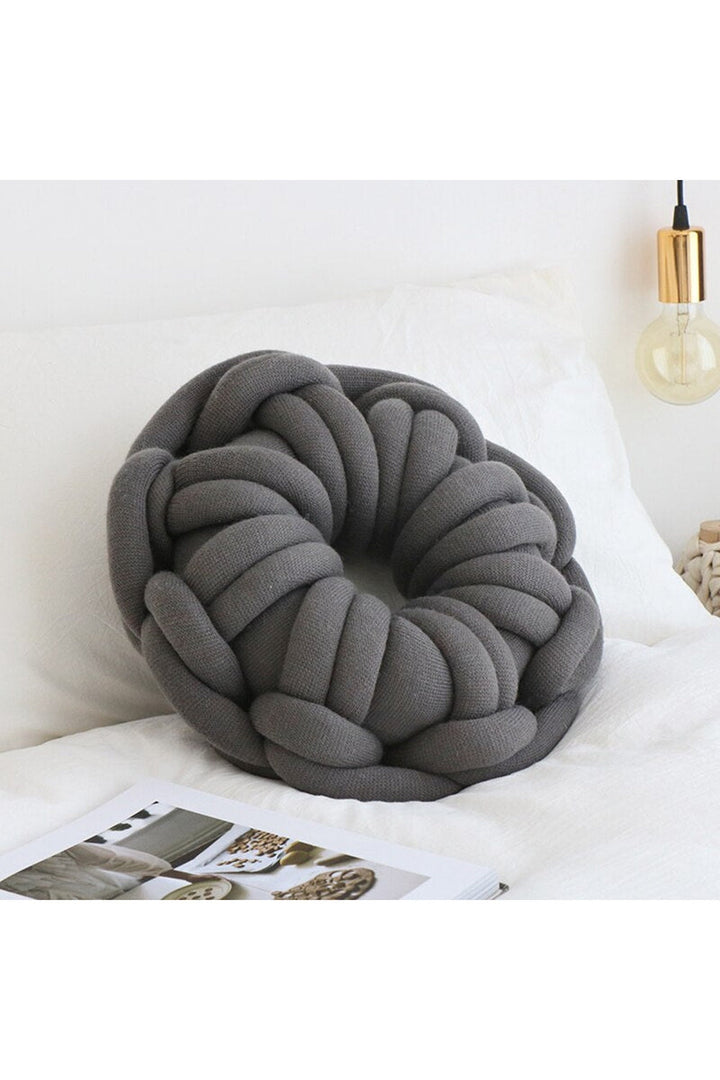 Yarn Knot Pillow | Bowlift