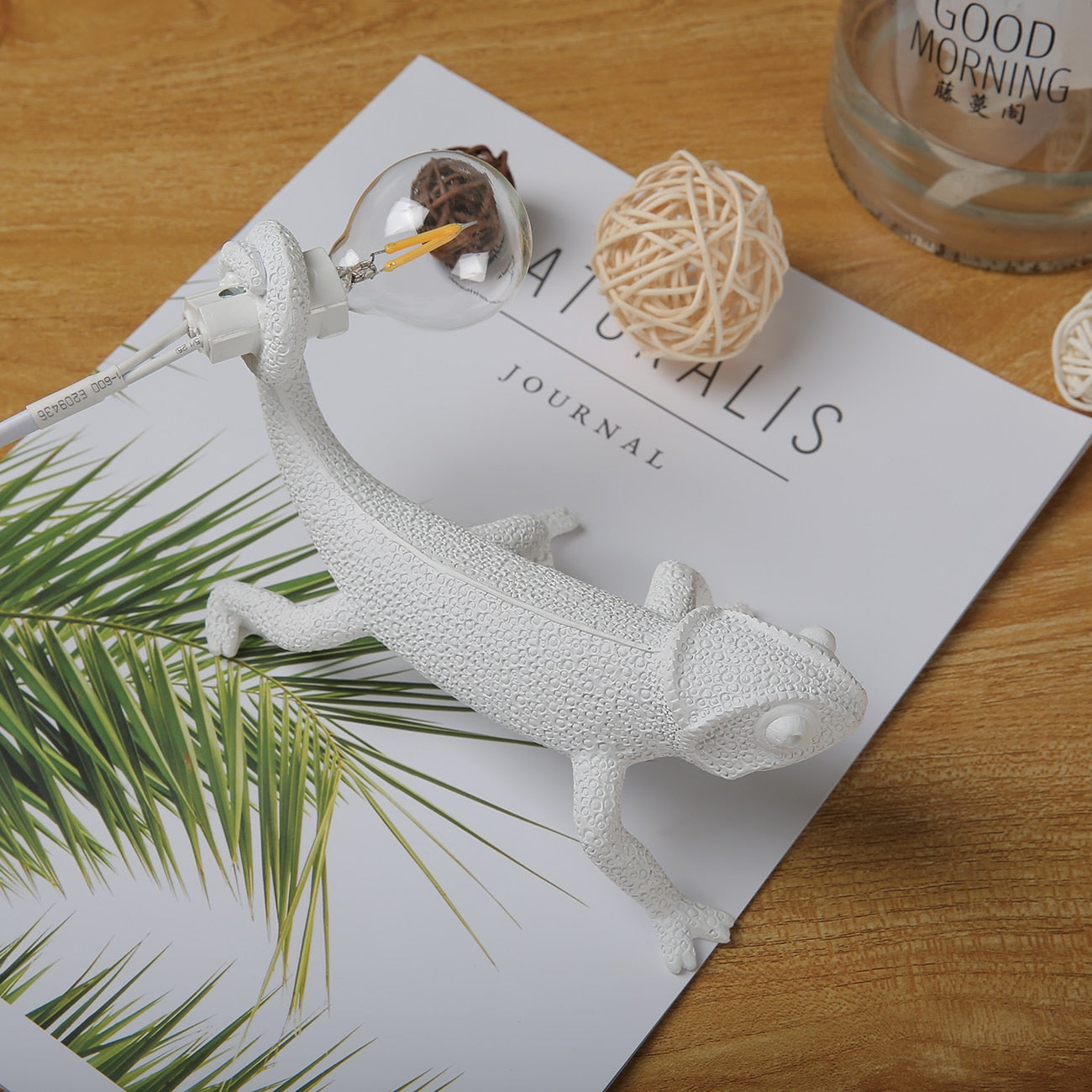 BowLift | Resin Lizard Table Lamp - Elegant Lizard Table Lamp made of Resin for Modern Interior