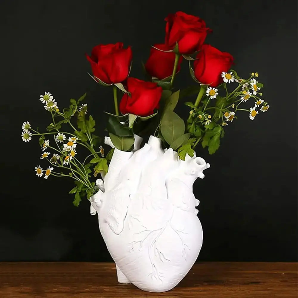 BowLift | Heart-shaped Art Vase – Creative Vessel in Anatomical Design Made of Resin