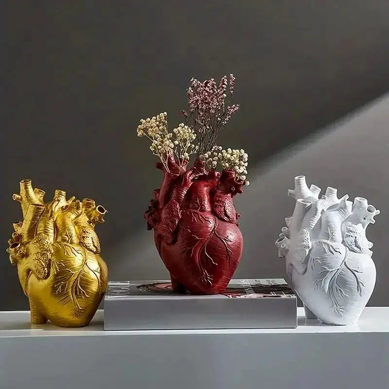 BowLift | Heart-shaped Art Vase – Creative Vessel in Anatomical Design Made of Resin