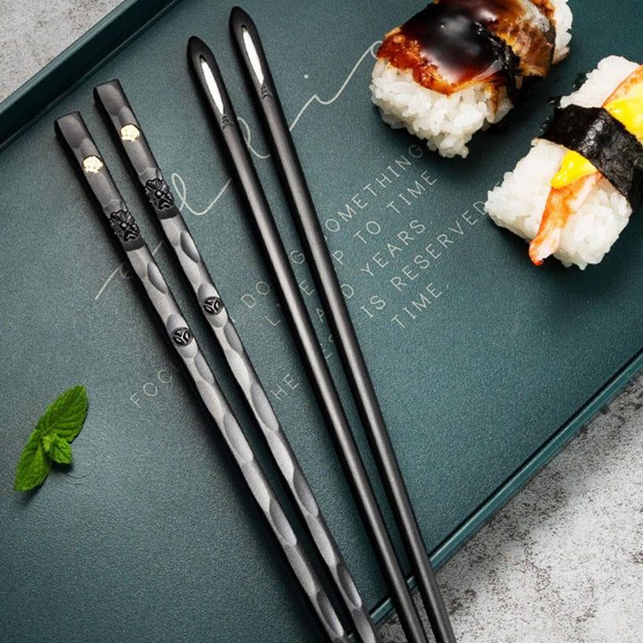BowLift | Tradition and Class – Hand-Painted Chopsticks