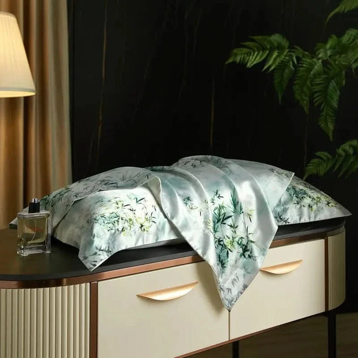 BowLift | Mulberry Silk Pillowcase for Luxurious Sleep