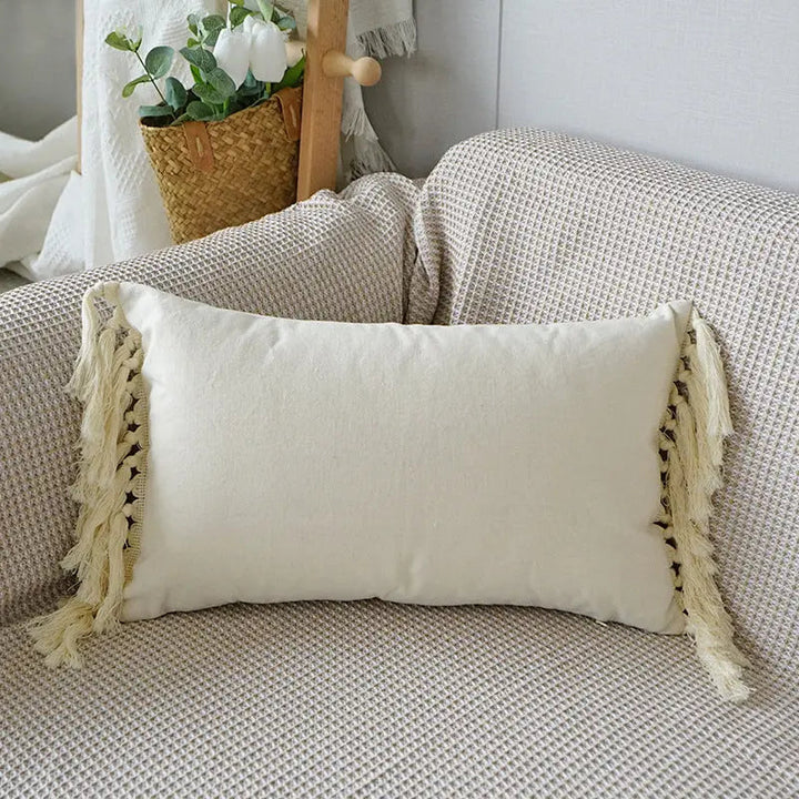 BowLift | Decorative Cushion with Texture Pattern and Fringes