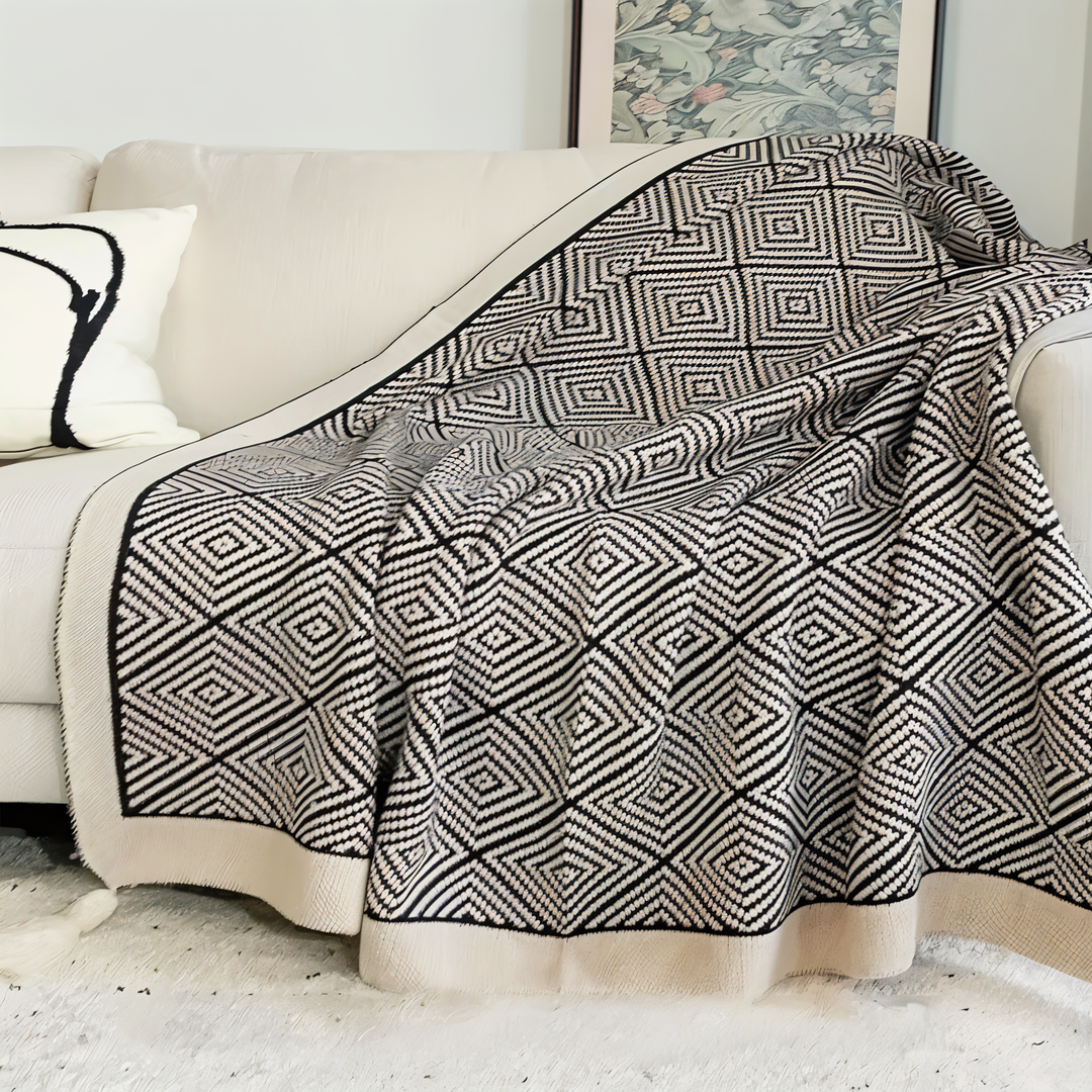 BowLift | POLYSTRIPE – Cozy Black-White Geometric Fleece Blanket
