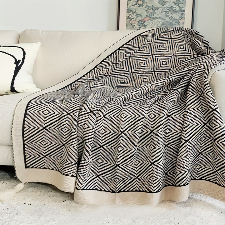 BowLift | POLYSTRIPE – Cozy Black-White Geometric Fleece Blanket