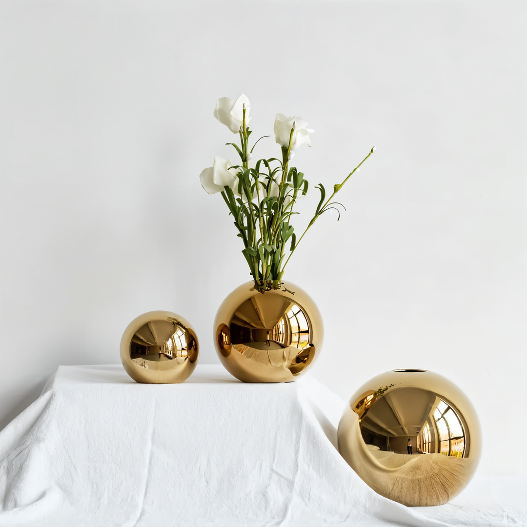 BowLift | Ceramic vase Aurelia Gold | Round shape with gloss finish | Timelessly elegant & versatile | For flowers & decor
