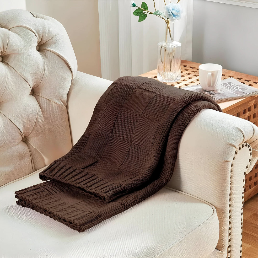 BowLift | MONOSTRIPE – Minimalistic knit blanket