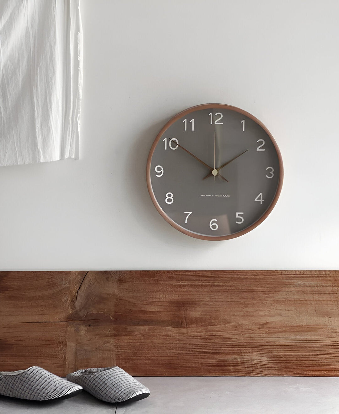 BowLift | Elegant Wall Clock Made of Wood – Silent, Large (30 cm)