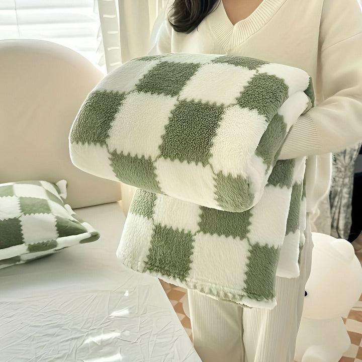 BowLift | SNUGSPOT – Colorful Checkered Fleece Blanket