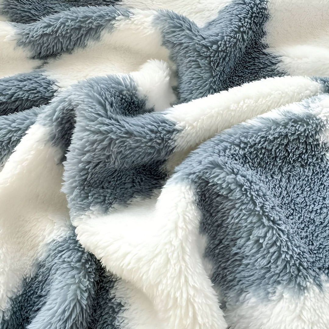 BowLift | SNUGSPOT – Colorful Checkered Fleece Blanket