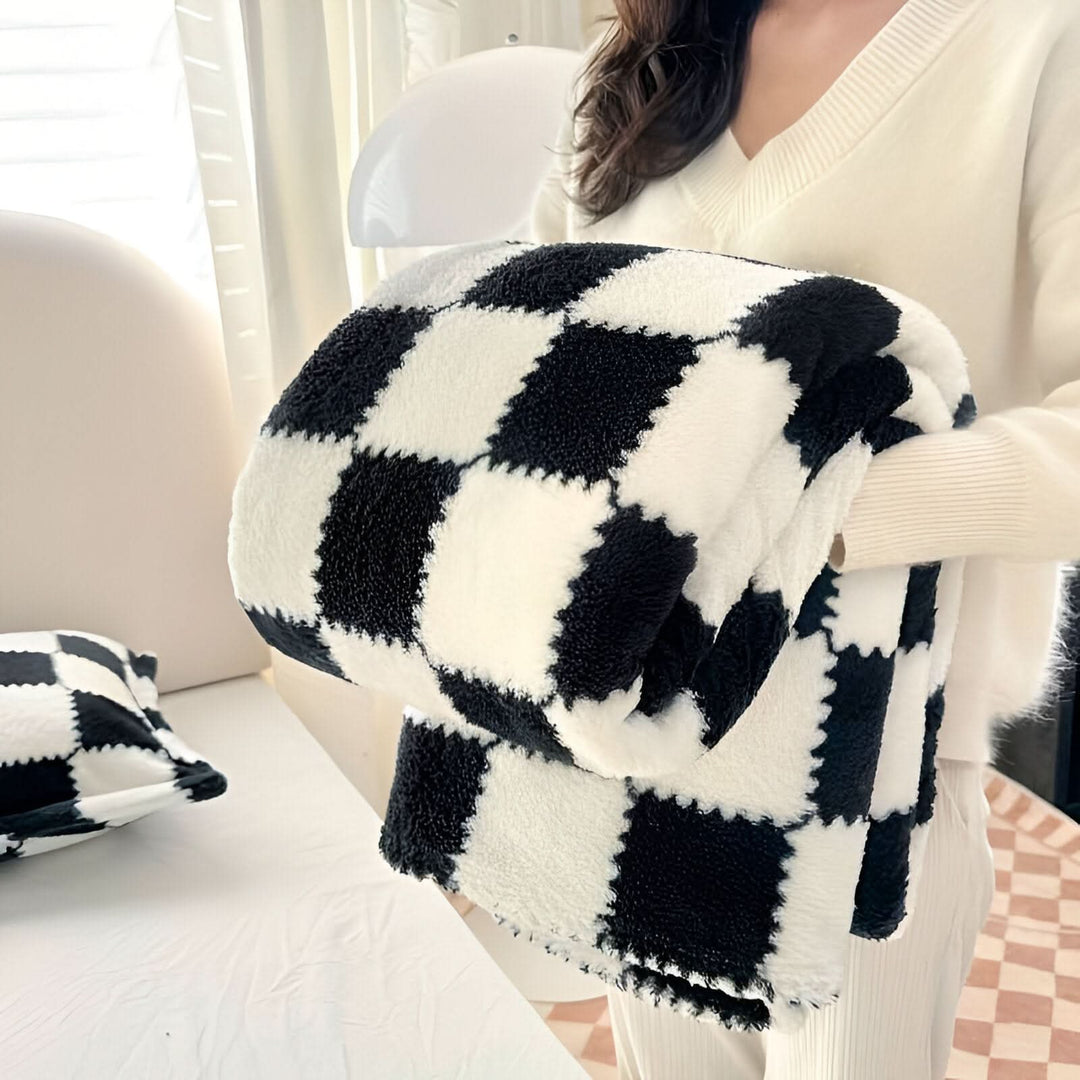 BowLift | SNUGSPOT – Colorful Checkered Fleece Blanket