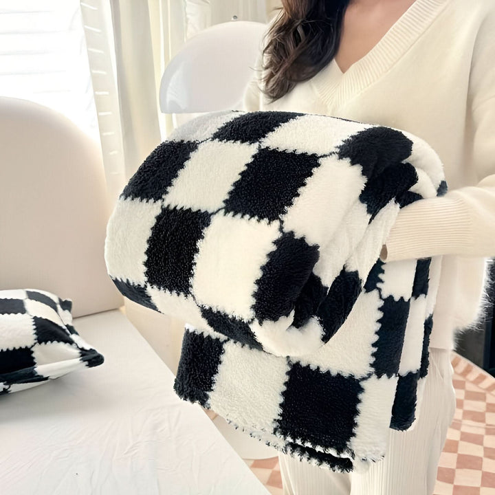 BowLift | SNUGSPOT – Colorful Checkered Fleece Blanket
