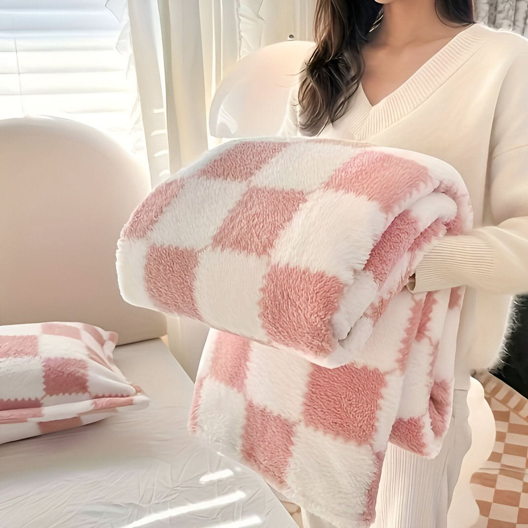 BowLift | SNUGSPOT – Colorful Checkered Fleece Blanket