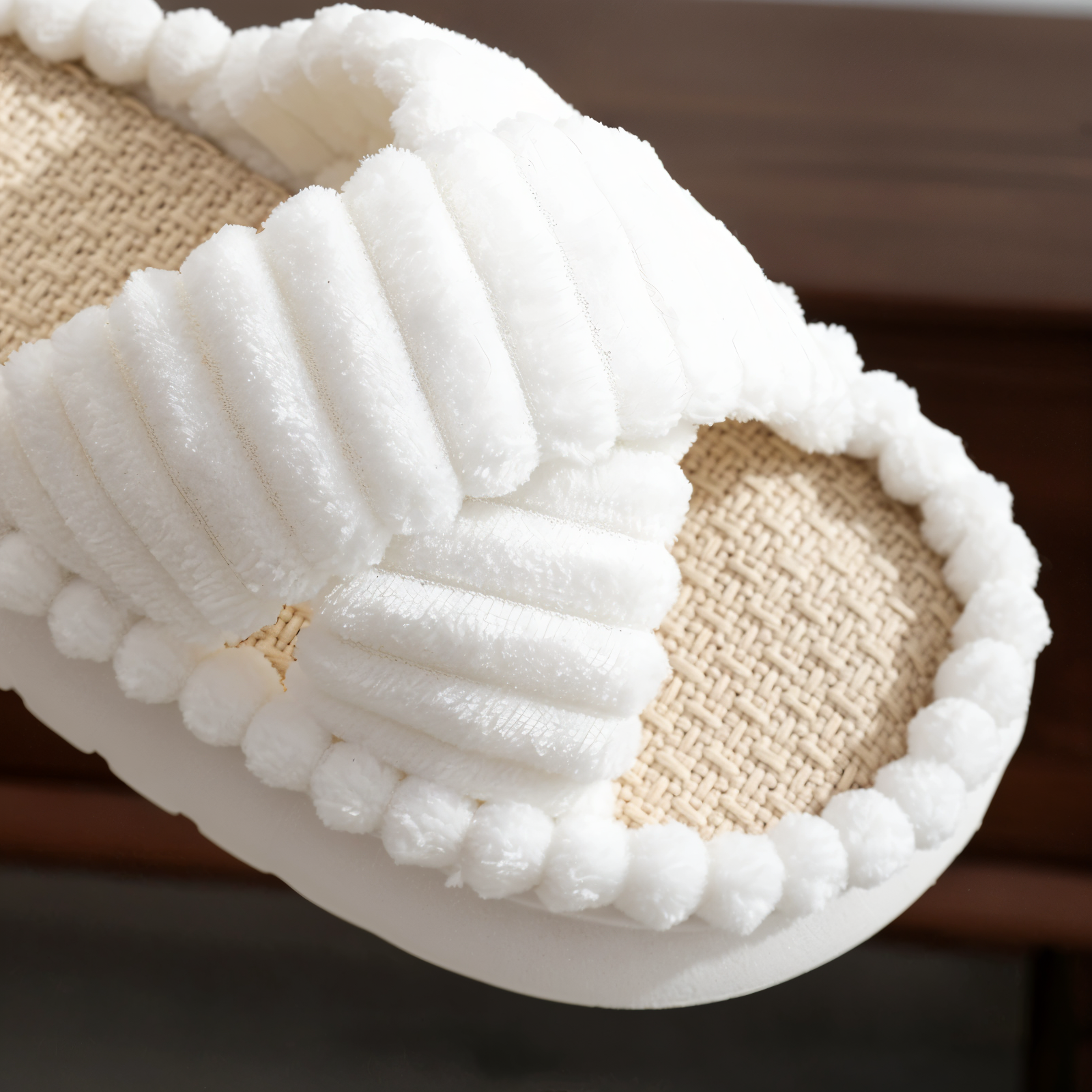 BowLift | Sofie - Lined slippers made of plush with cross band