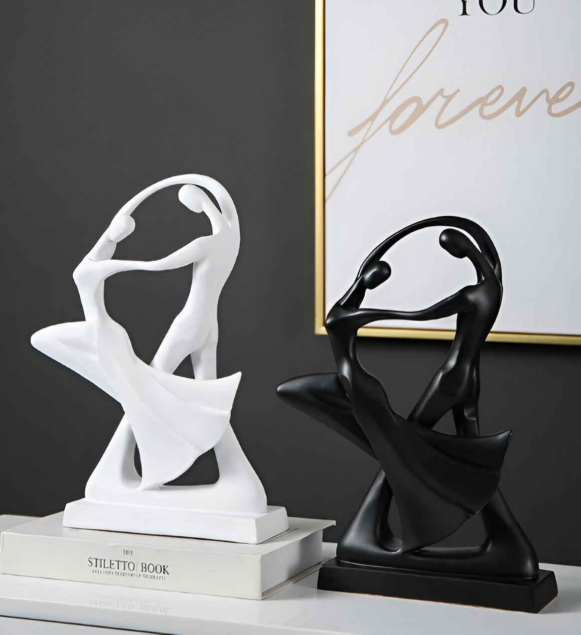 BowLift | SwayDuo | Modern dancing resin sculpture