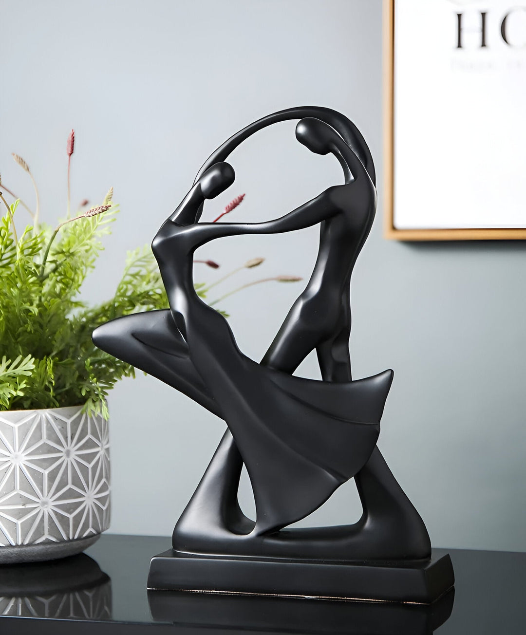BowLift | SwayDuo | Modern dancing resin sculpture