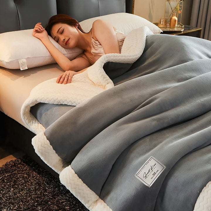 BowLift | DOWNLOFT - Three-layer Soft Blanket