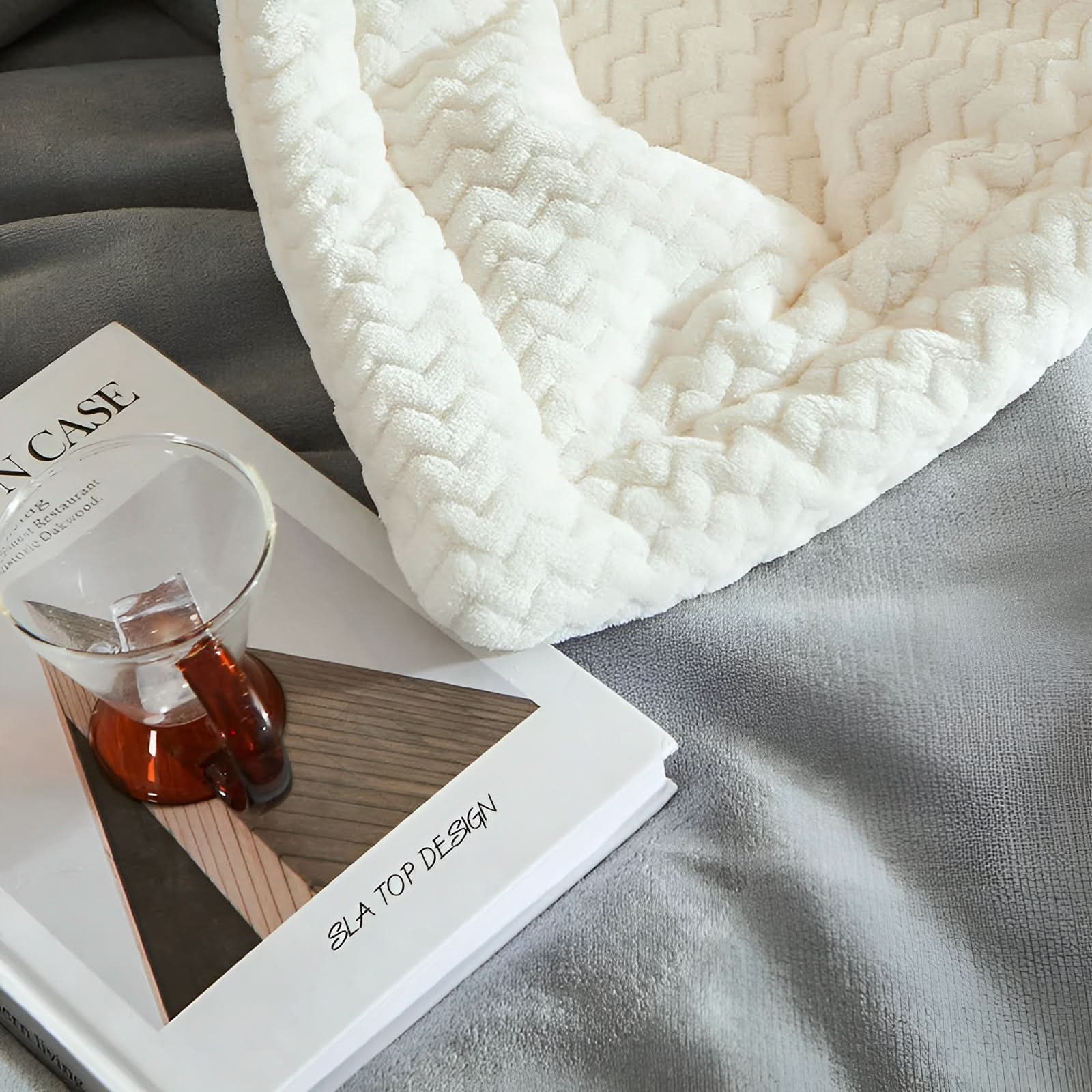 BowLift | DOWNLOFT - Three-layer Soft Blanket