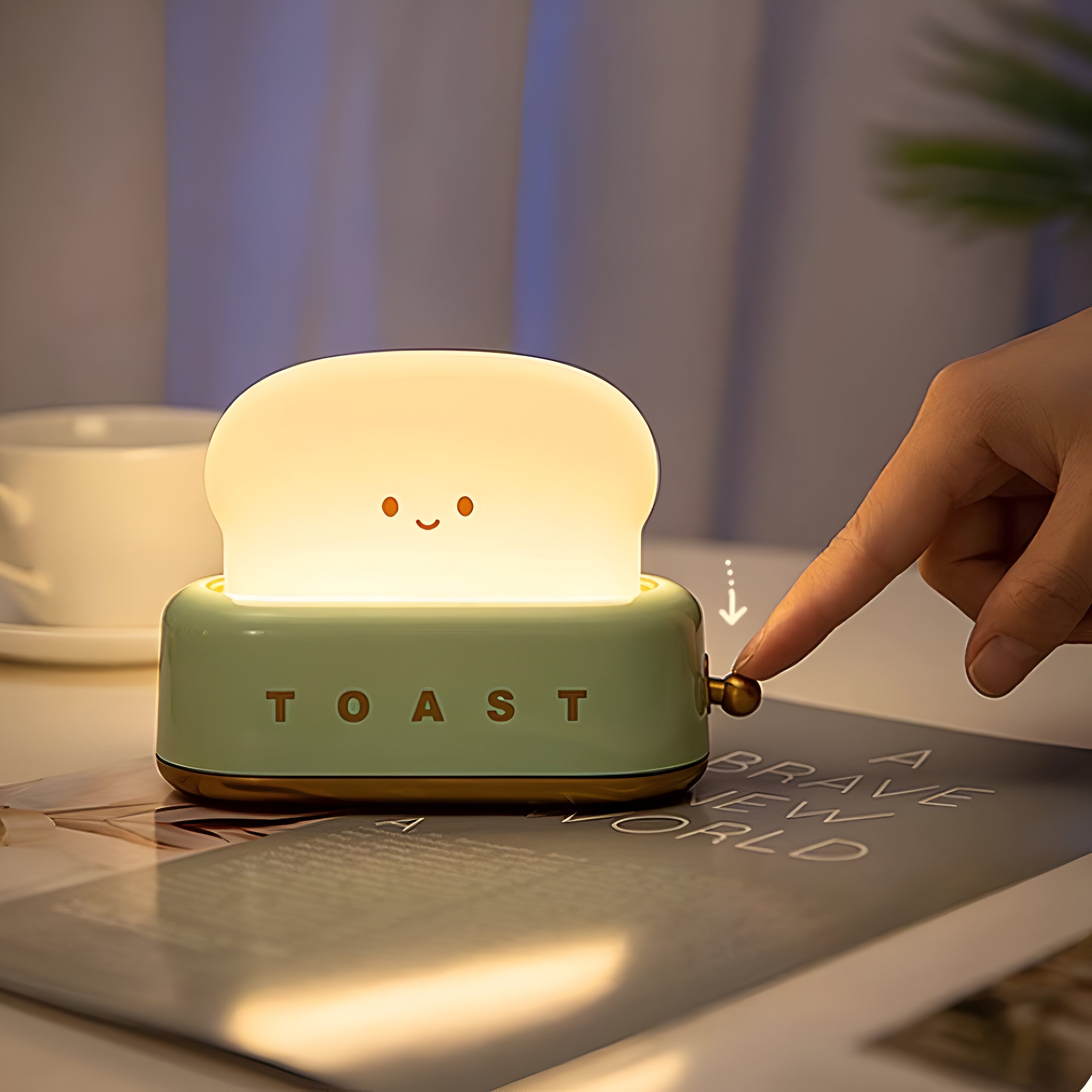 BowLift | TinyToast Table Lamp – Portable Toaster-Shaped Night Light with Dimmable LED & USB Port