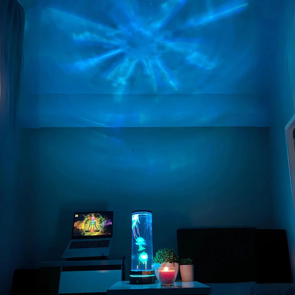 Jellyfish Aquarium Table Lamp | Bowlift