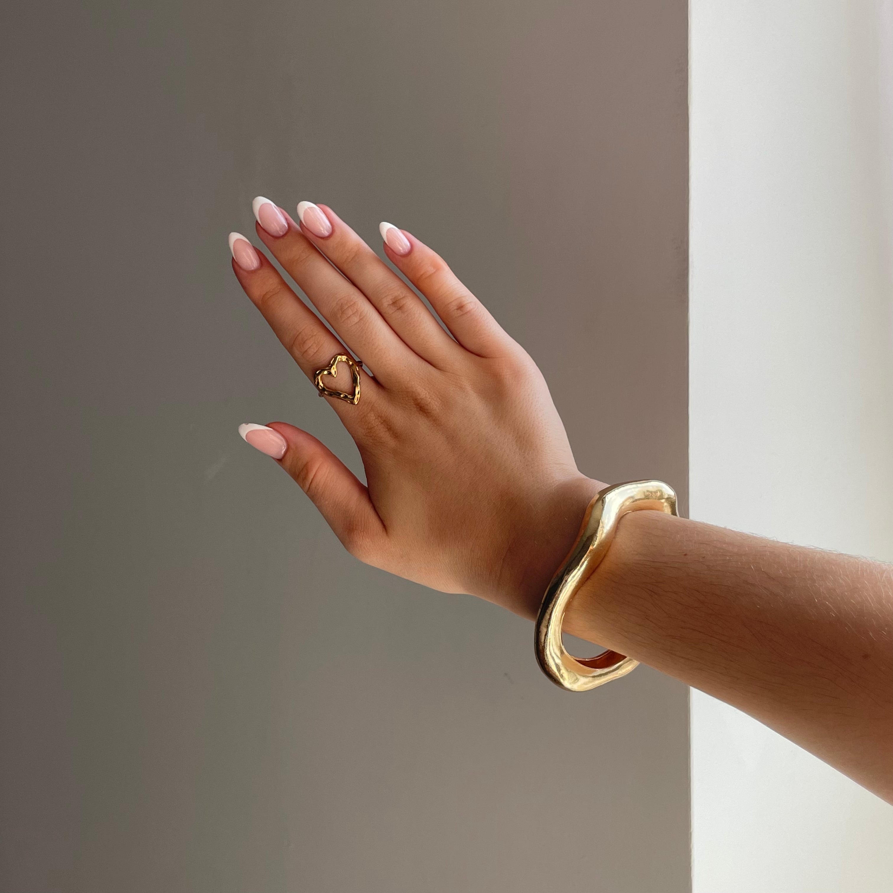 BowLift | Elegant Open Gold Bracelet – Stylish Highlight for Your Look