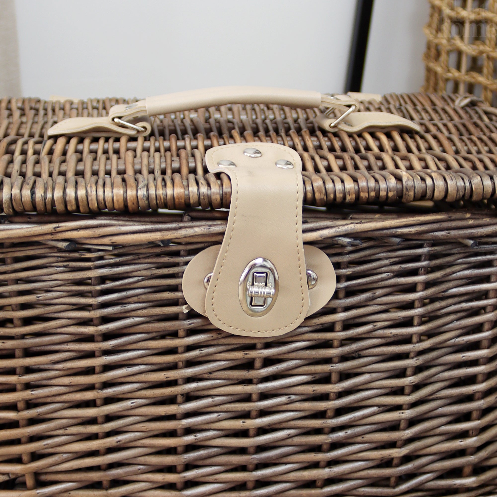 BowLift | Antique Wash Wicker Chest Hamper