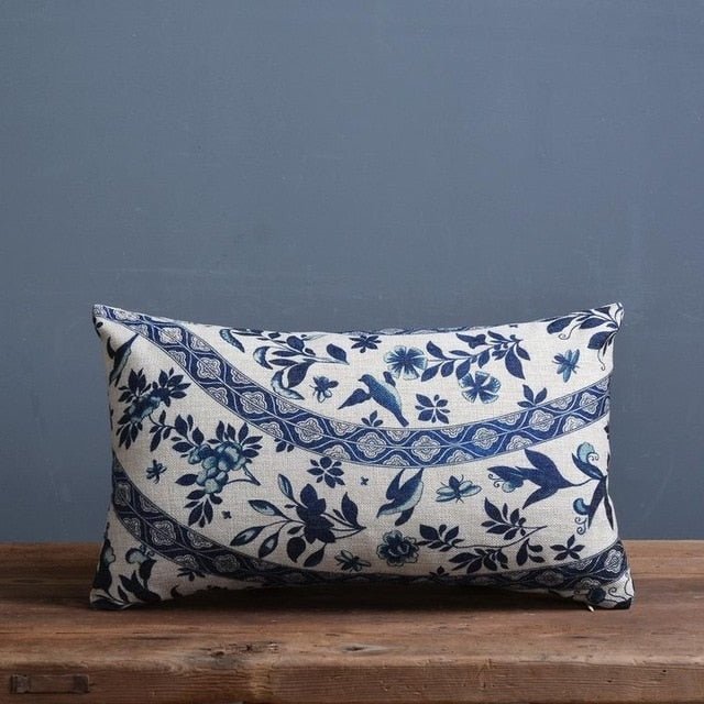 BowLift | Pillowcase with traditional porcelain pattern made of linen-cotton blend fabric