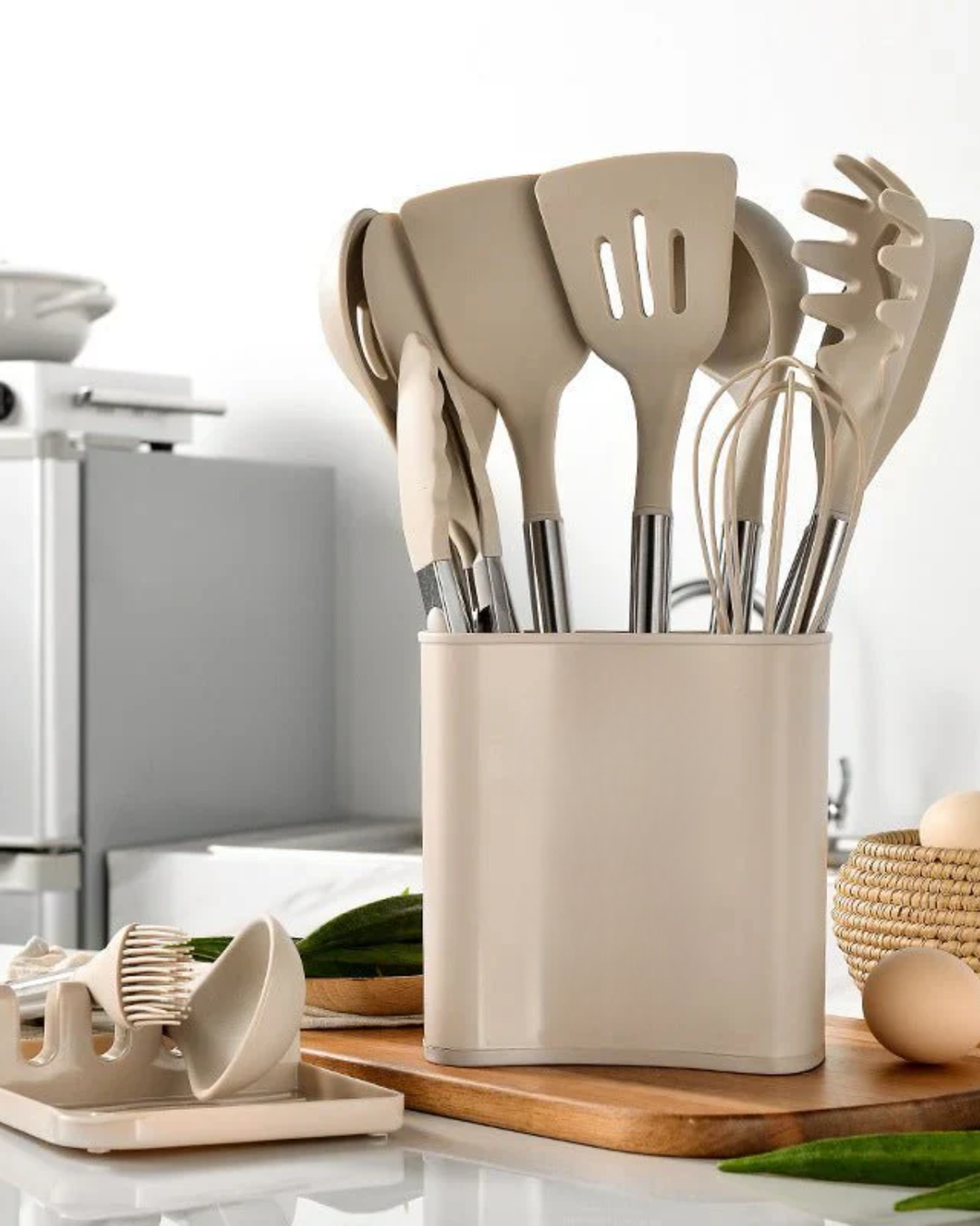 BowLift | Kitchen utensil set in wood look with soft silicone tips