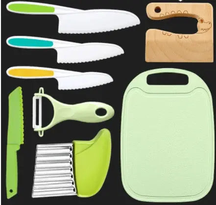 BowLift | Child-friendly kitchen set with knife, peeler & board