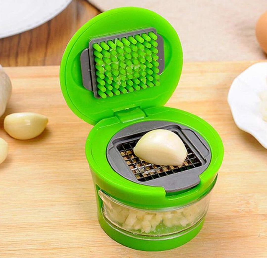 BowLift | Handy Garlic Press | The perfect press with reservoir