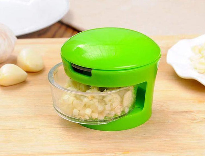 BowLift | Handy Garlic Press | The perfect press with reservoir