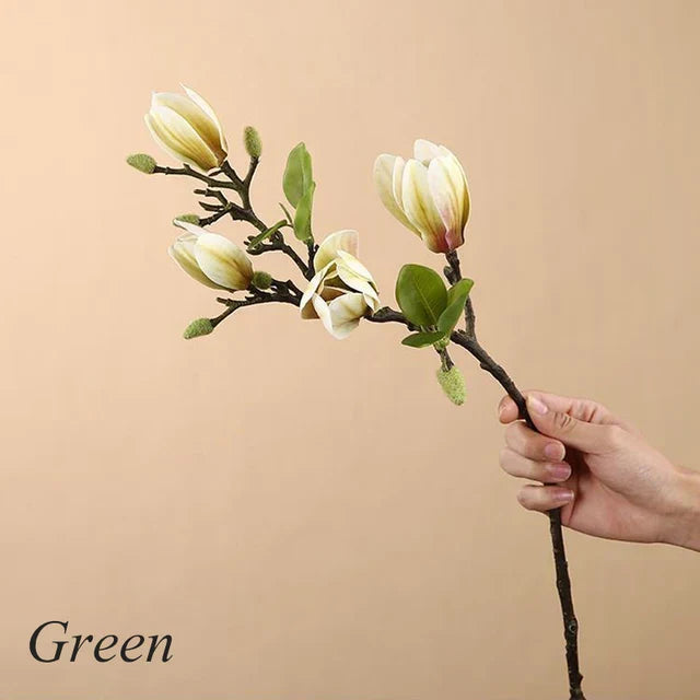 BowLift | BlijftBloei – Atmospheric Art Branch with Realistic Magnolia Flowers
