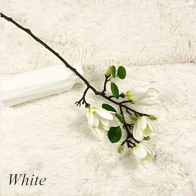 BowLift | BlijftBloei – Atmospheric Art Branch with Realistic Magnolia Flowers