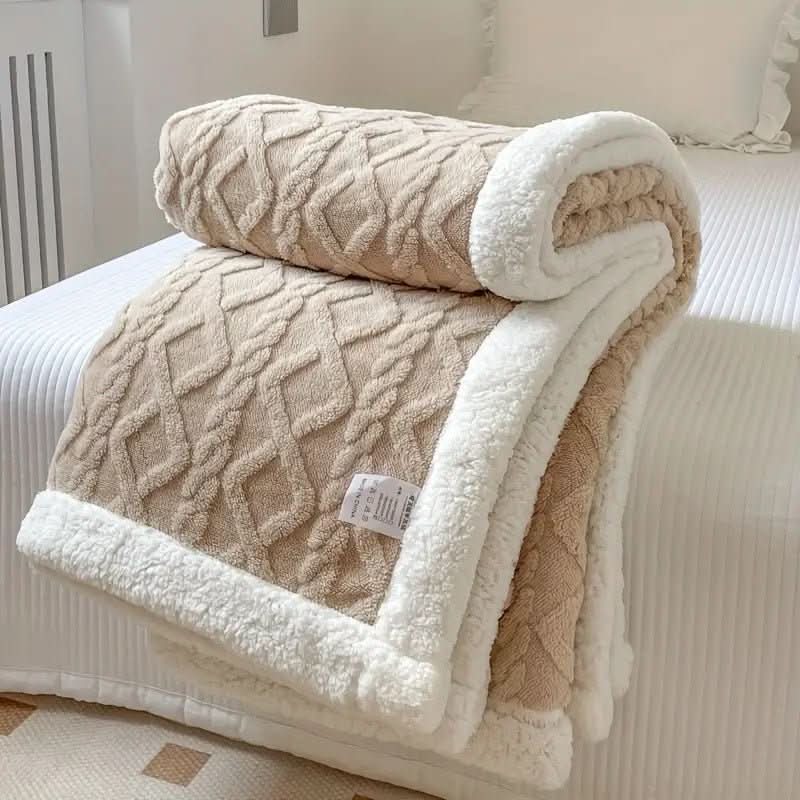 BowLift | Soft Reversible Fleece Blanket for Year-Round Comfort
