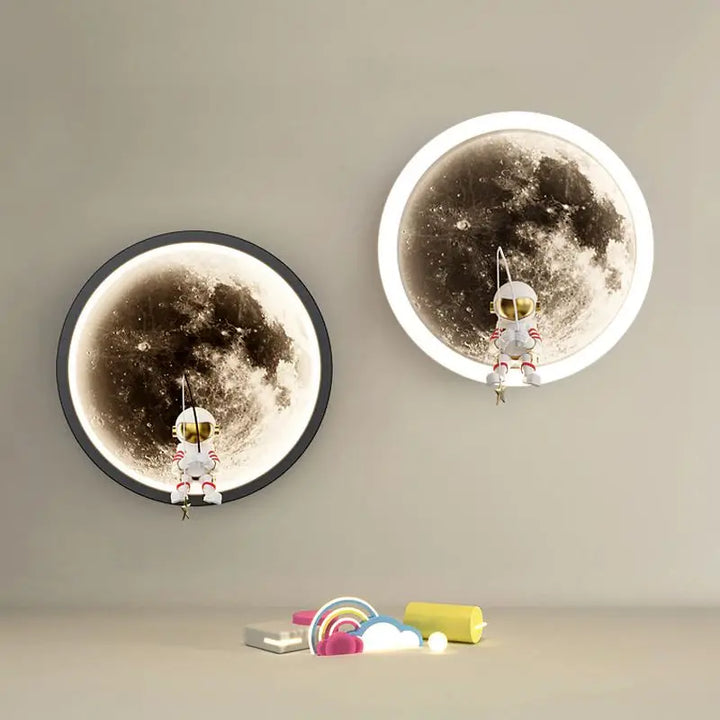BowLift | LED Wall Lamp Moon Astronaut