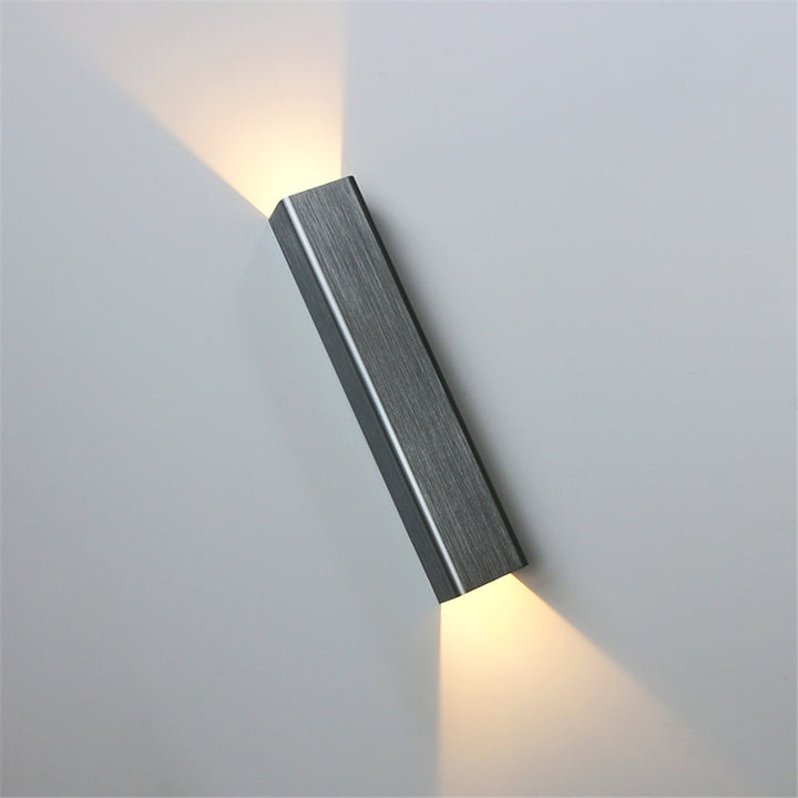 BowLift | BeamLuxe – Sleek Outdoor Lamp for Contemporary Spaces