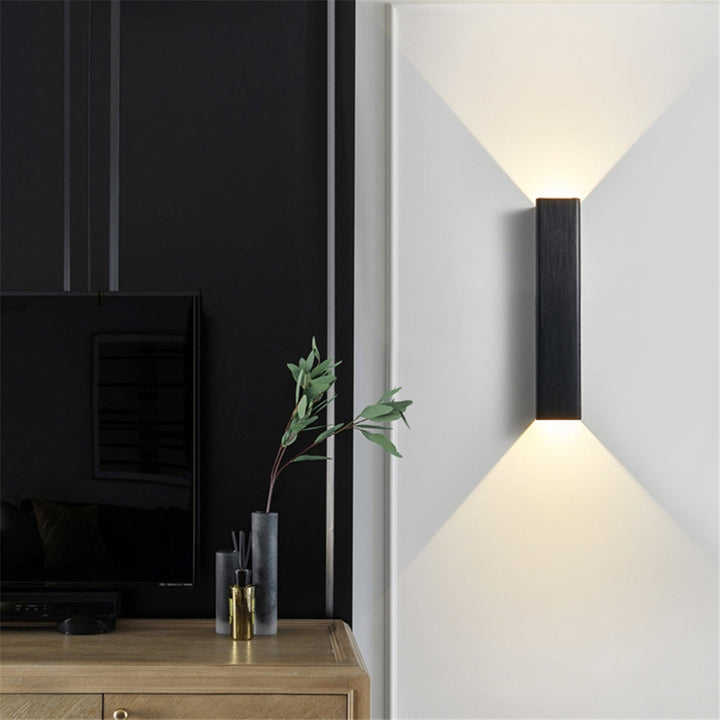 BowLift | BeamLuxe – Sleek Outdoor Lamp for Contemporary Spaces