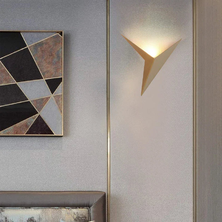 Modern Triangular Wall Lamp - TrigoLux | Bowlift