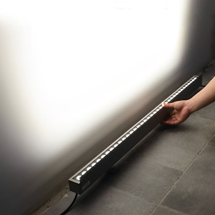 BowLift | Modern LED Lamp for Facade Lighting with Directional Light