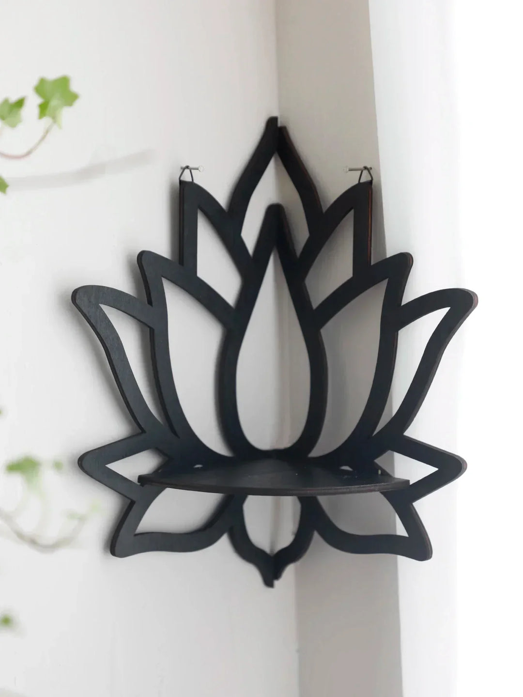 BowLift | LotusCrystal Crystal Corner – Elegant Wood Design with Spiritual Meaning – 23x29 cm