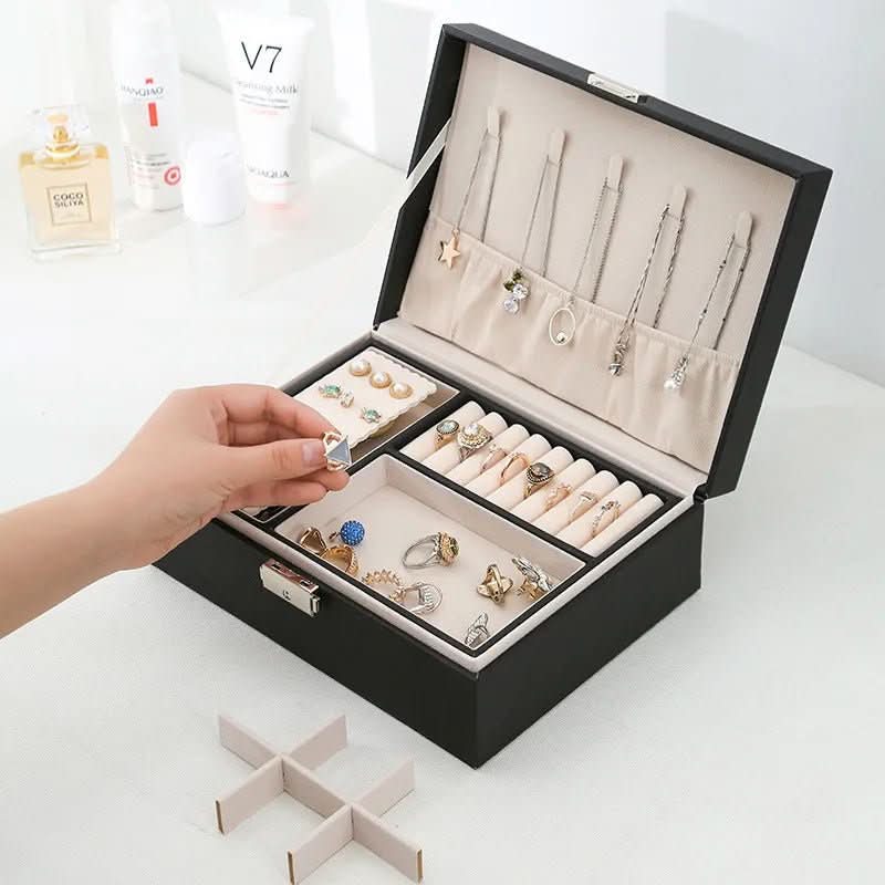 BowLift | Jewelry box made of wood with PU leather surface