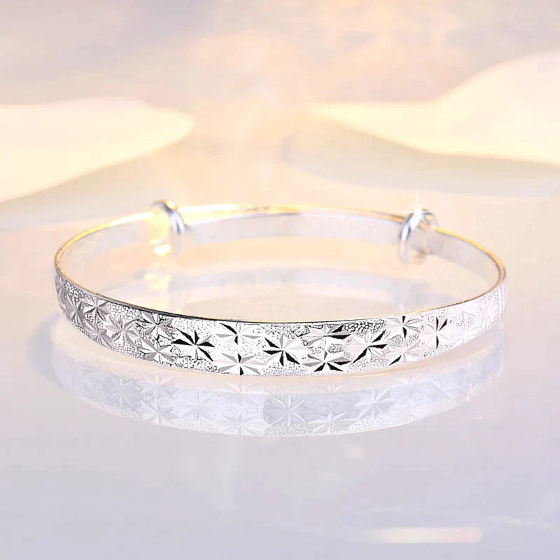 Enchanting Star-Shaped Silver Bracelet for a Radiant Look Bowlift