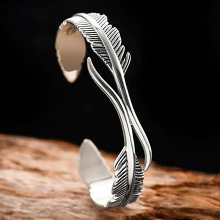Elegant Adjustable Bracelet with Enchanting Silver Feathers Bowlift