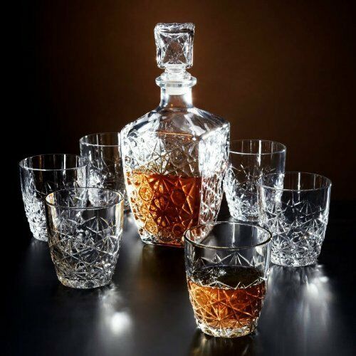 BowLift | Luxury whiskey decanter with elegant glasses