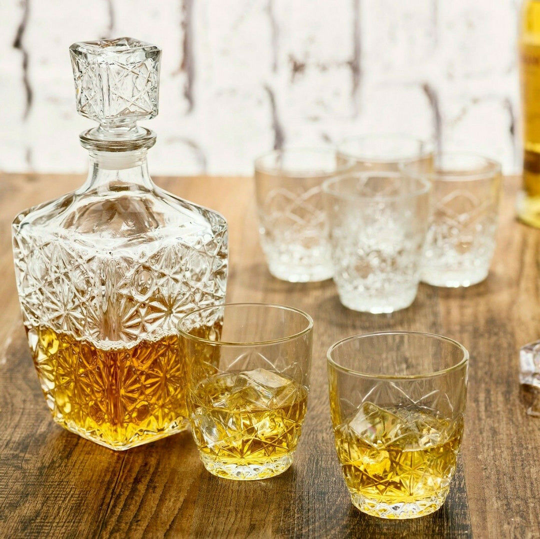 BowLift | Luxury whiskey decanter with elegant glasses