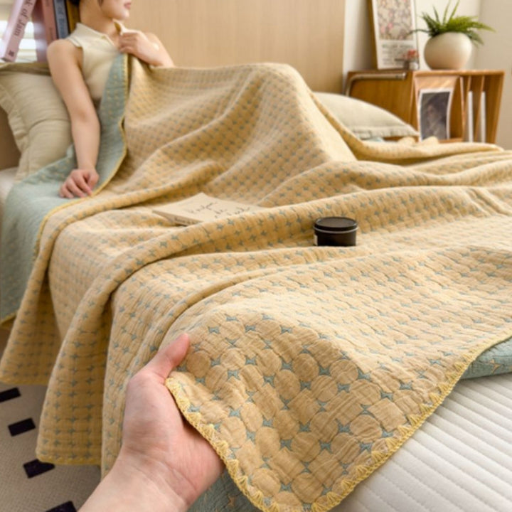 BowLift | Matelassé Seersucker Reversible Cotton Blanket