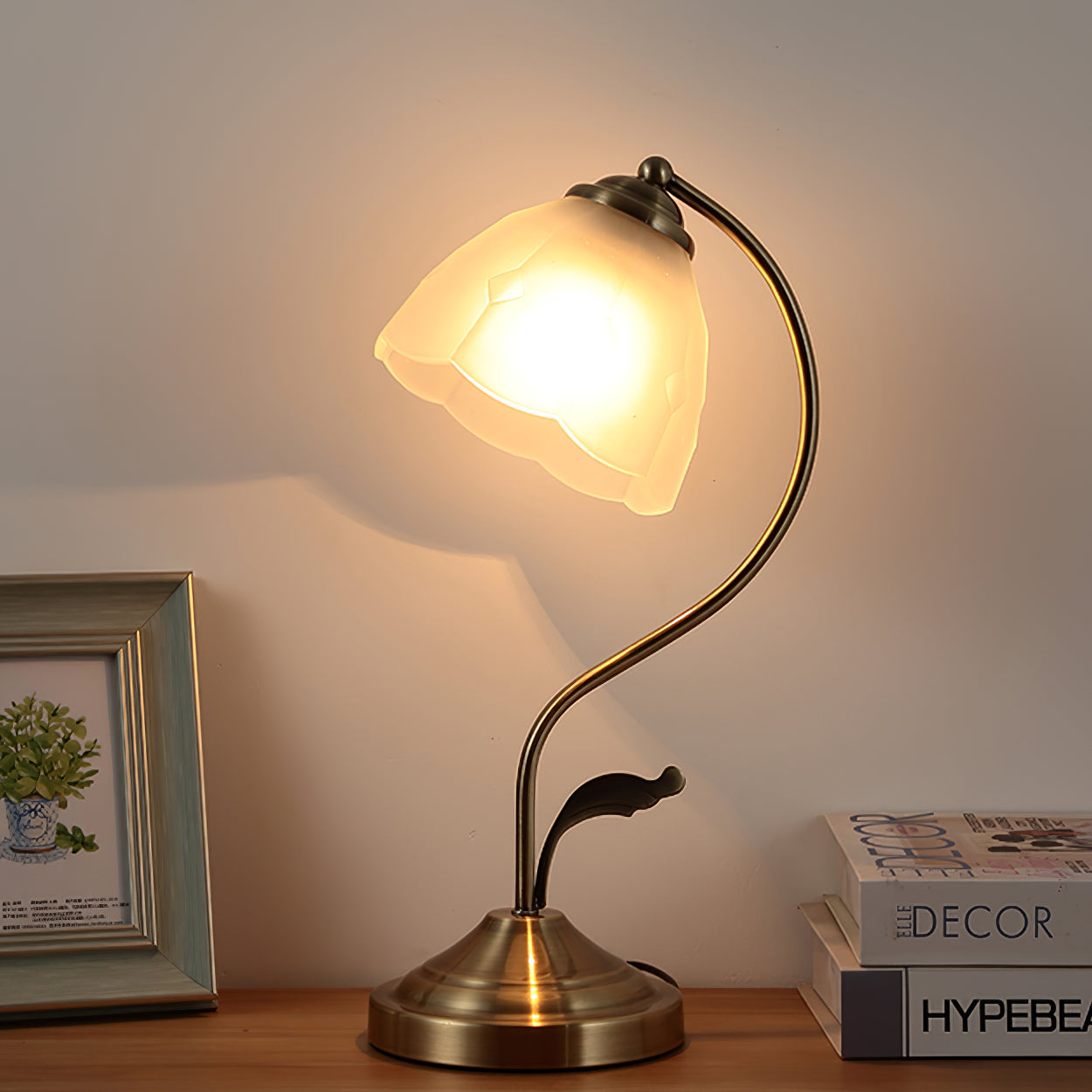 BowLift | LuxePetal – White and Blue Glass Floral Table Lamp in Gold