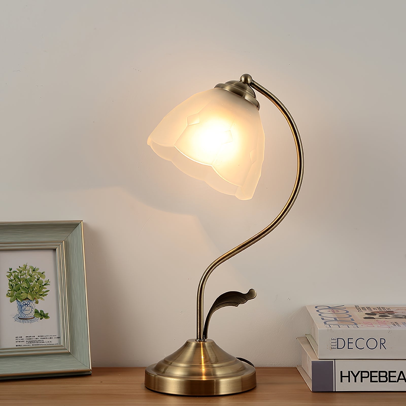 BowLift | LuxePetal – White and Blue Glass Floral Table Lamp in Gold